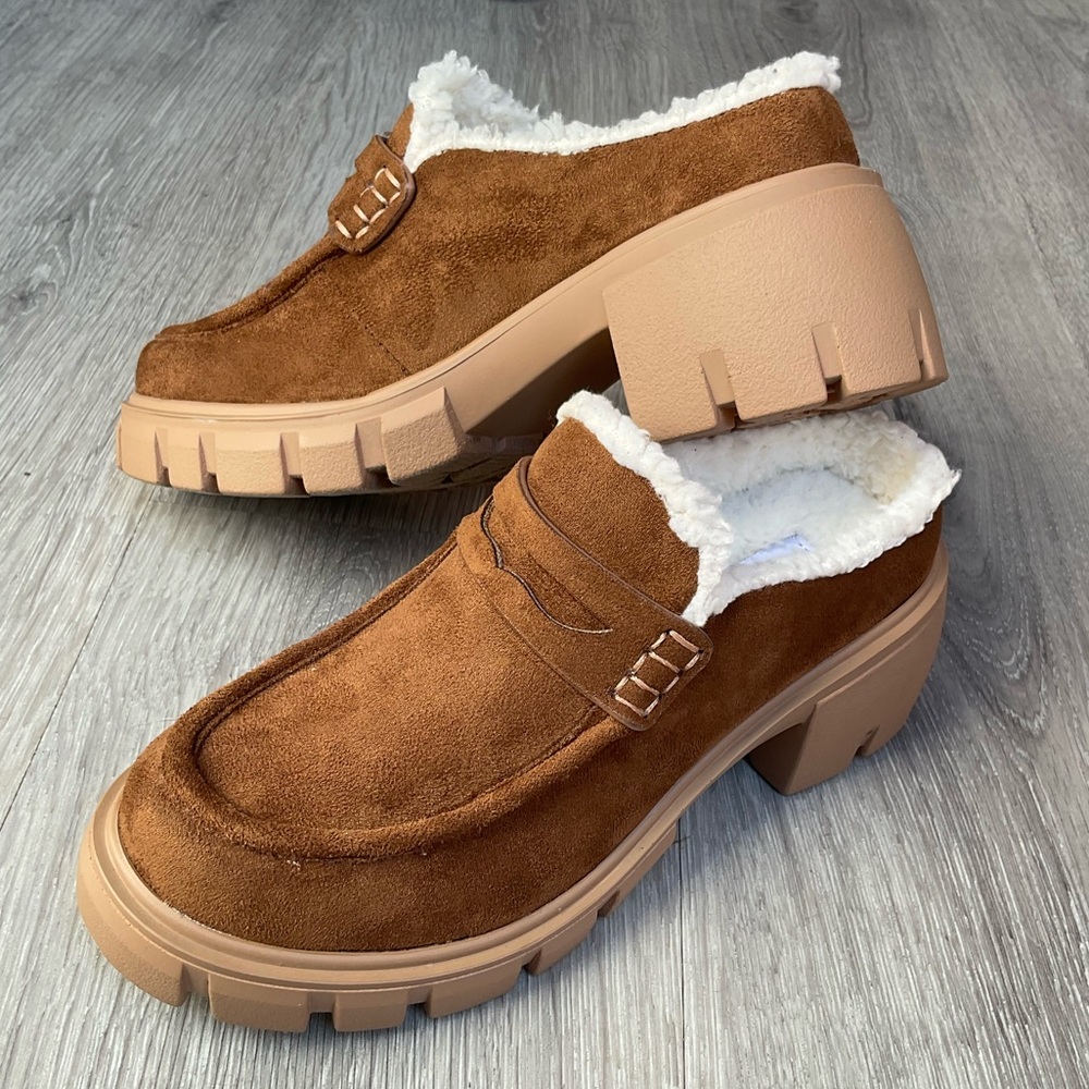 Brown fqux suede slip on loafers with fuzzy cotton inside. TTS Very G brand